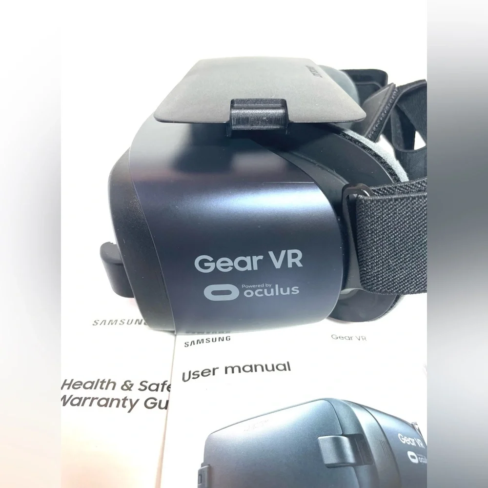 Samsung Black Smartphone VR Headset